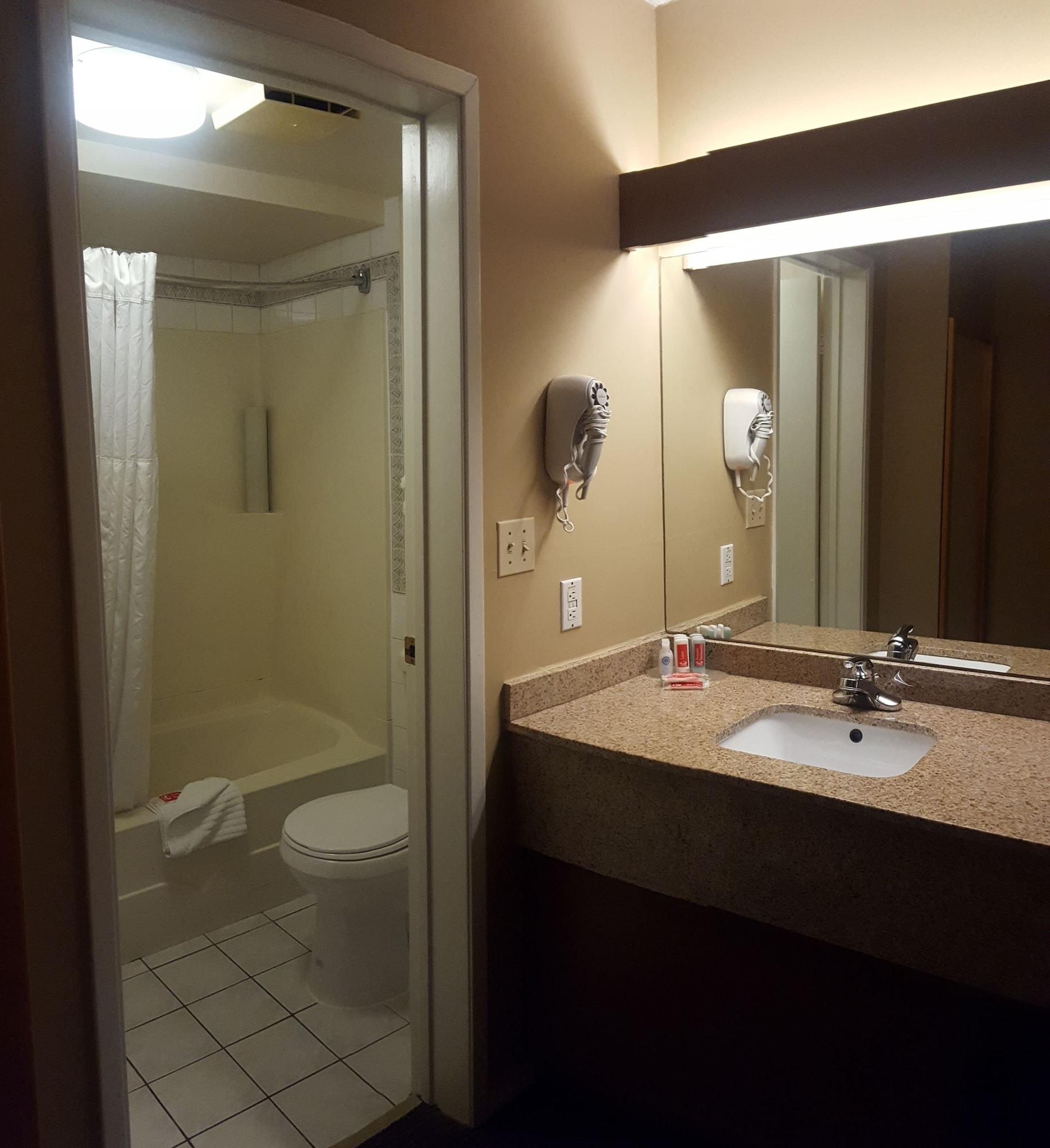 Hotel Econo & West Vancouver