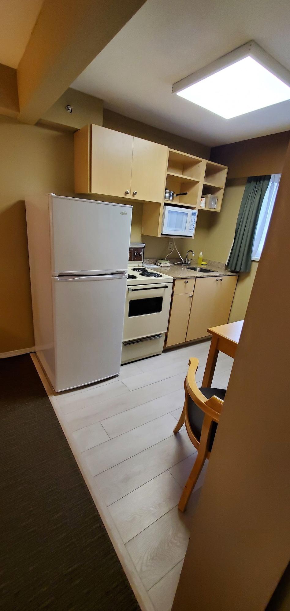 Econo & 3* North Vancouver