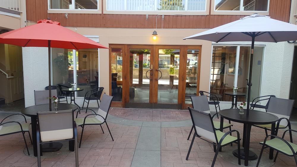 Econo & 3* North Vancouver