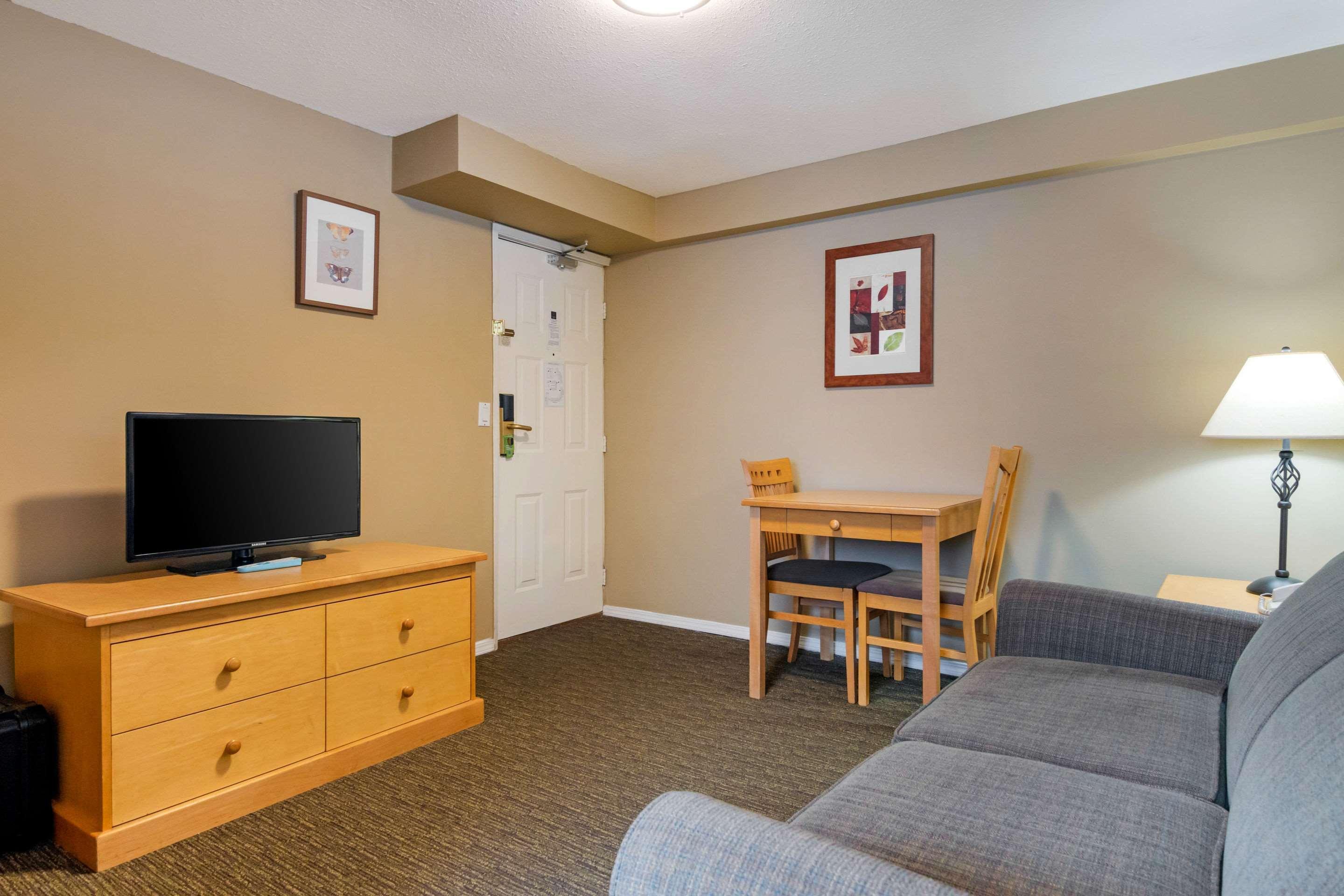 Hotel Econo & 3*