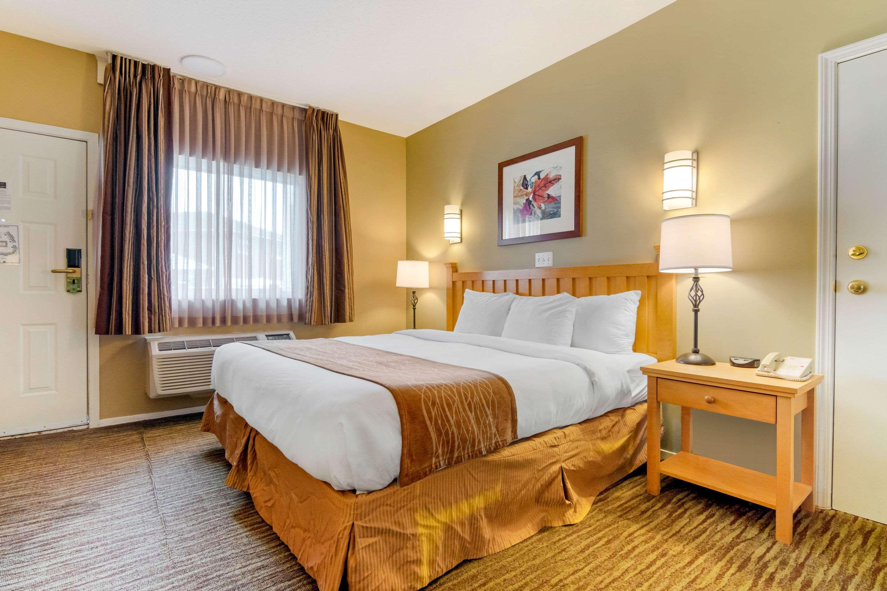 Econo & Hotel 3*