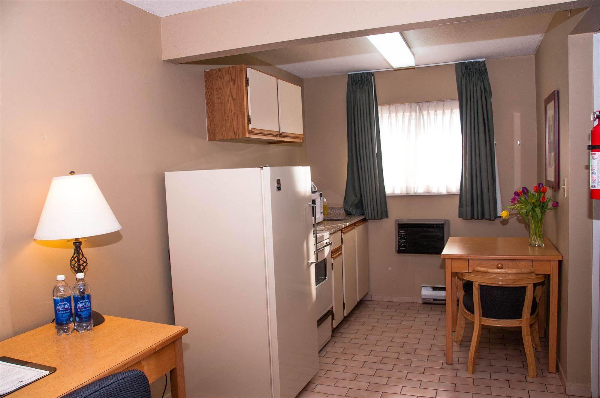 Econo & Hotel 3*