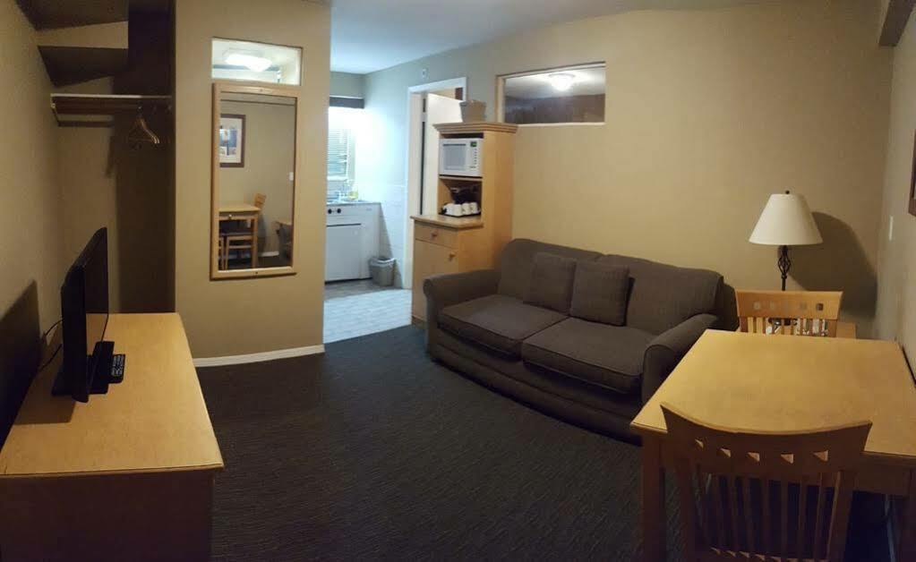 Econo & Hotel North Vancouver