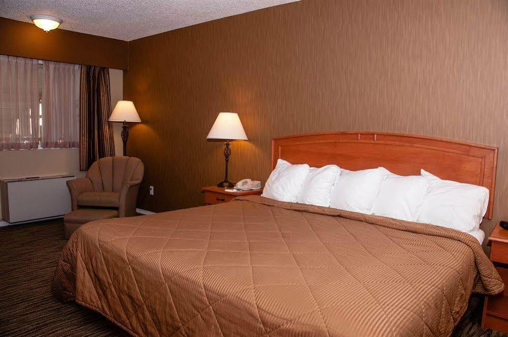 Hotel Econo & 3*